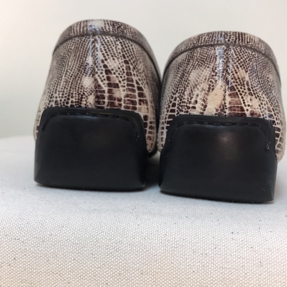 Stuart Weitzman Sz 8.5N Driving Loafer gorgeous snakeskin embossed leather - Picture 4 of 12